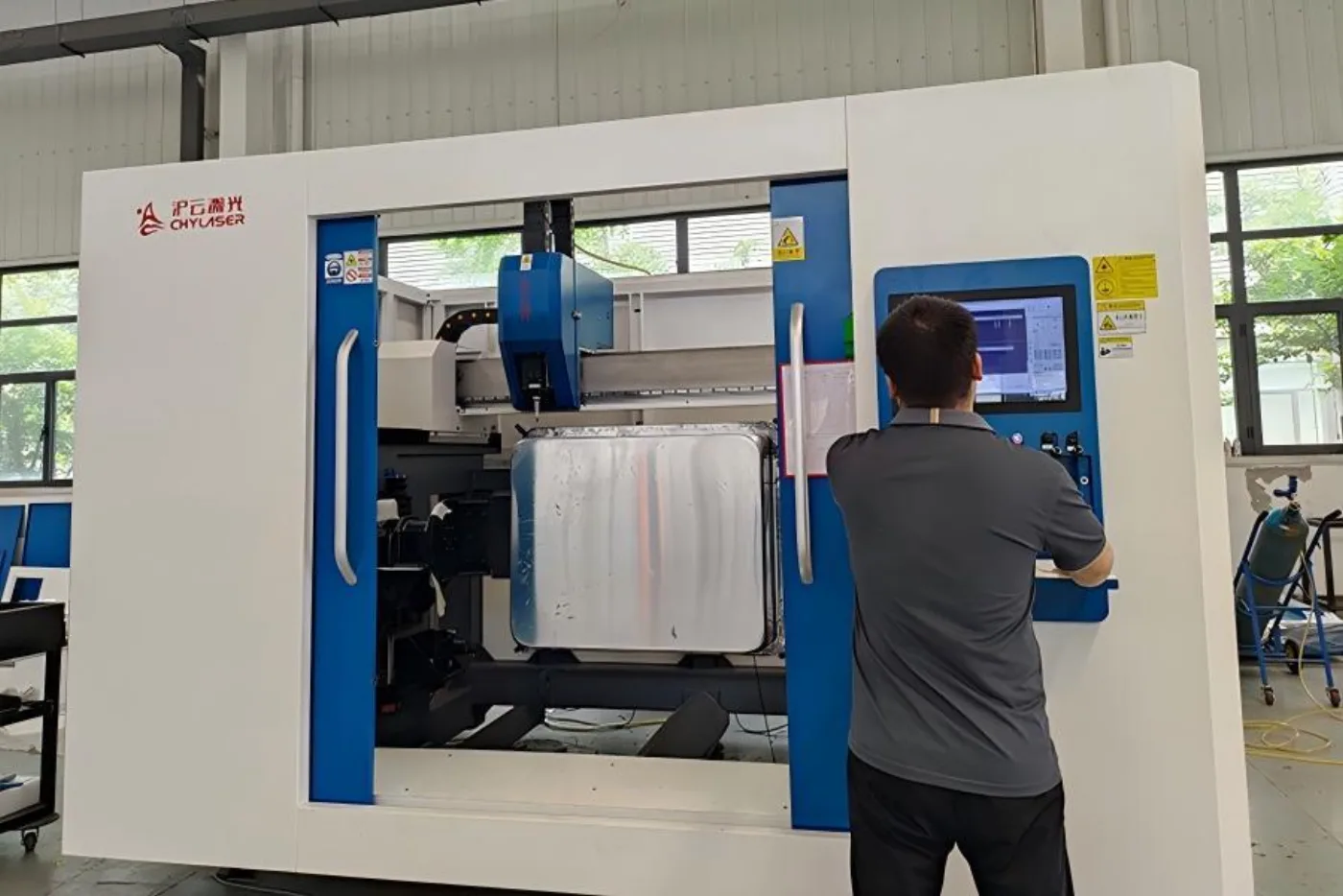 The CHYLASER Multi-Surface Box Cutting Machine in operation.